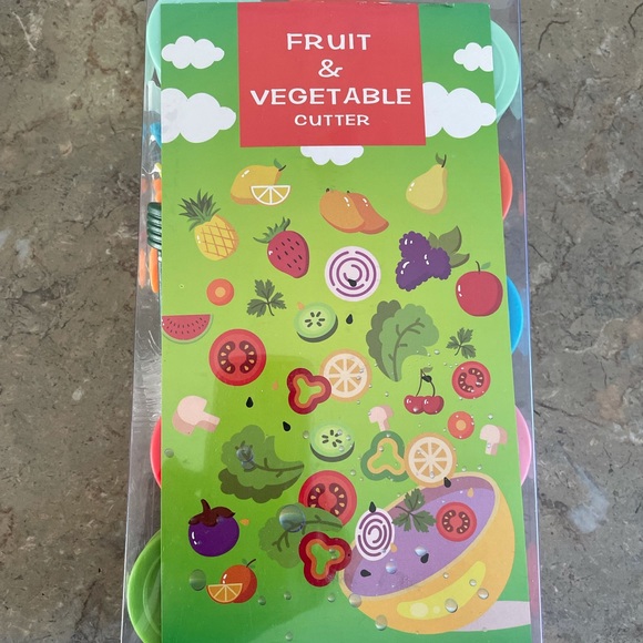 ‼️SOLD ON Ⓜ️Vegetable and Fruit Cutter Shapes Set - Picture 4 of 6